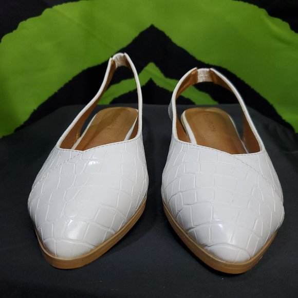 Royal Monk White Reptile Leatherette Pointed Toe Slingback Cove Flats - Size 39 - Picture 2 of 10